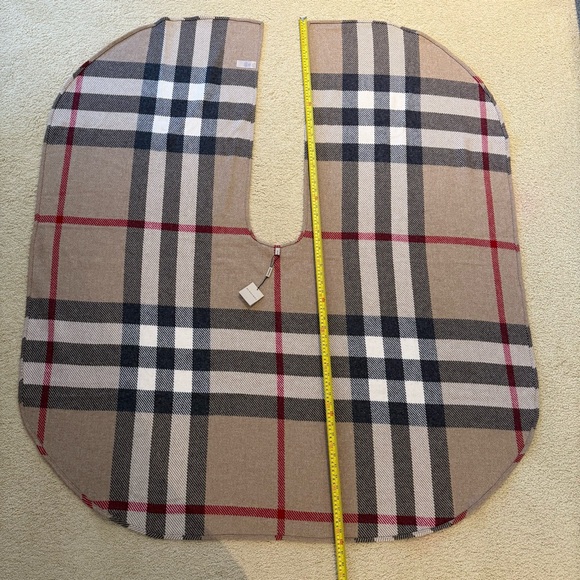NEW Burberry cape iconic plaid poncho 100% wool - Picture 4 of 4